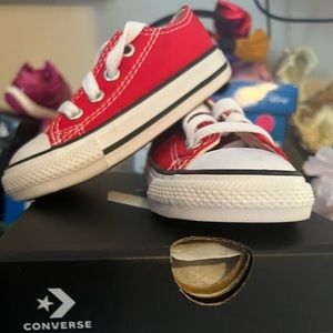 Converse Res Size 5 low tops